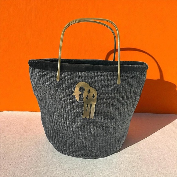 Handmade Black Woven Tote with Brass Giraffe Accent & Double Handles - Picture 1 of 11
